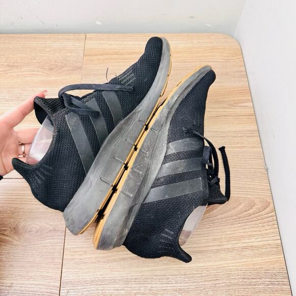 Adidas Swift Run 1.0 Black Sneakers Mens Size 9.5 main image 4